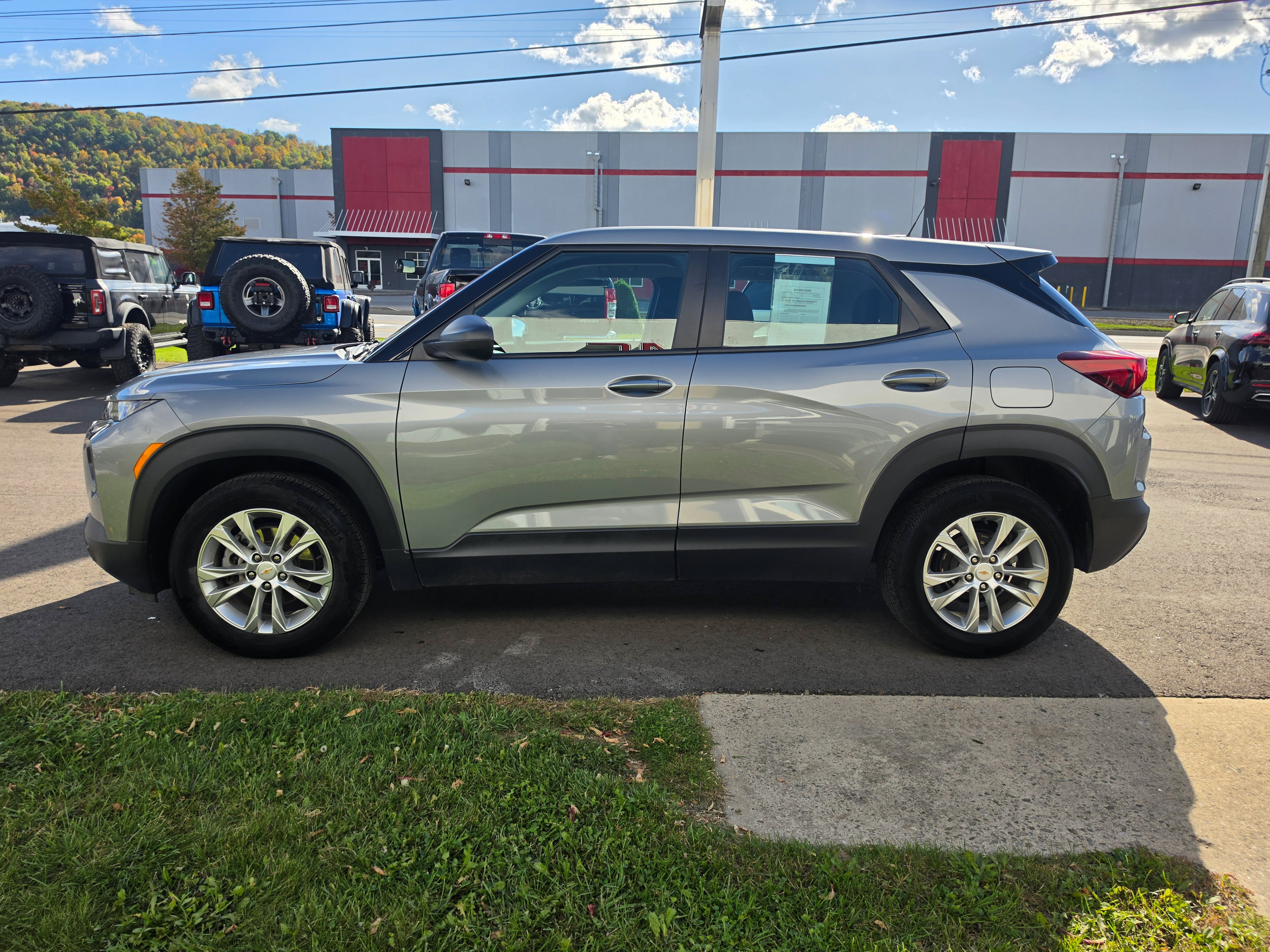 Used 2023 Chevrolet TrailBlazer LS FWD image 7