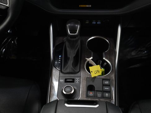 Used 2024 Toyota Highlander Limited AWD/4WD image 19