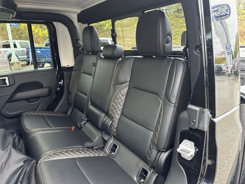 Used 2022 Jeep Gladiator Overland image 14