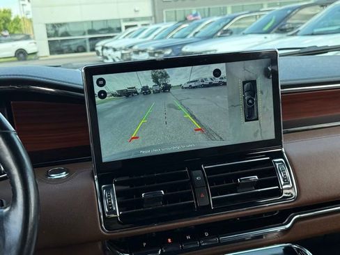 Used 2022 Lincoln Navigator Reserve image 4