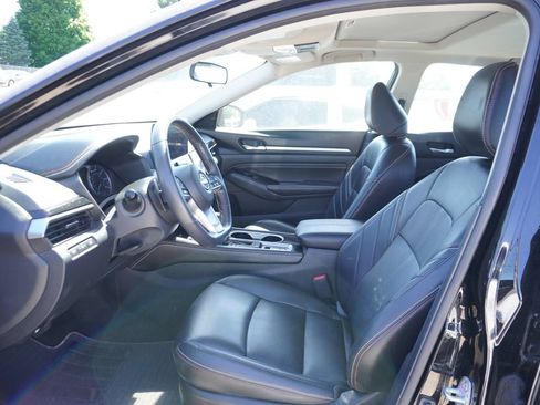Used 2023 Nissan Altima 2.5 SR w/ SR Premium Package AWD/4WD image 2