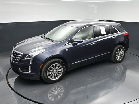 Used 2018 Cadillac XT5 Luxury w/ Driver Awareness Package AWD/4WD image 19