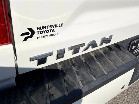 Used 2023 Nissan Titan SV image 10