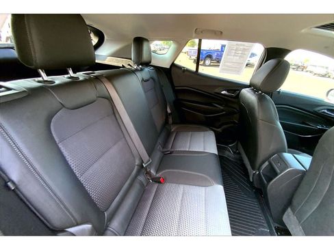 Used 2024 Chevrolet Trax LT w/ Sunroof Package FWD image 29