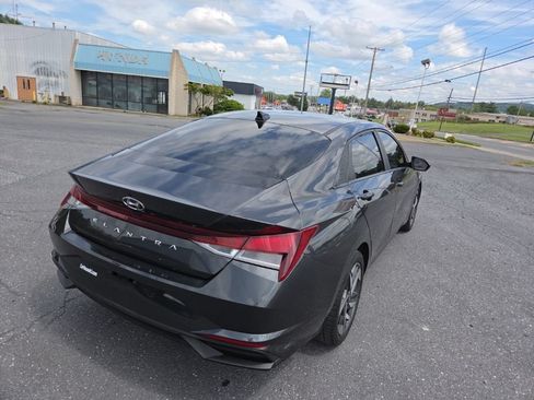 Used 2023 Hyundai Elantra SEL w/ Convenience Package FWD image 10
