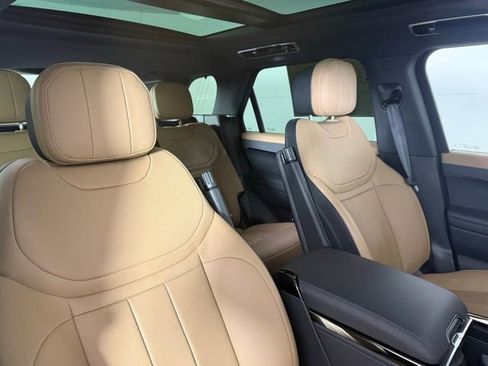 Used 2025 Land Rover Range Rover Sport Dynamic SE image 32