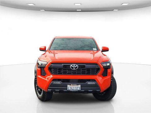 Used 2024 Toyota Tacoma TRD Off-Road w/ TRD Off Road Upgrade Package AWD/4WD image 4