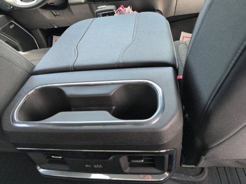 New 2025 GMC Sierra 1500 Elevation image 18