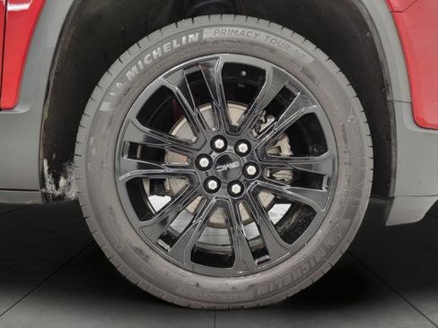 Used 2023 GMC Acadia SLT w/ Elevation Edition image 3