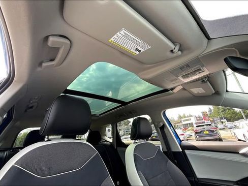 New 2025 Volkswagen Taos SE image 25