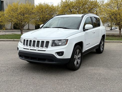 Used 2017 Jeep Compass High Altitude image 3