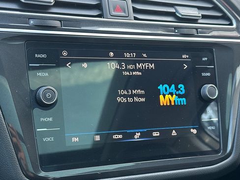 Used 2024 Volkswagen Tiguan SE image 25