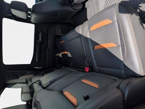 Used 2024 GMC Sierra 1500 AT4 w/ AT4 Preferred Package image 19