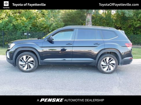 Used 2024 Volkswagen Atlas SE AWD/4WD image 2