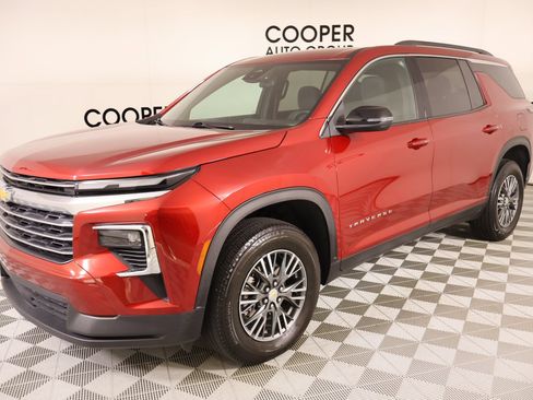 Used 2025 Chevrolet Traverse LT FWD image 10