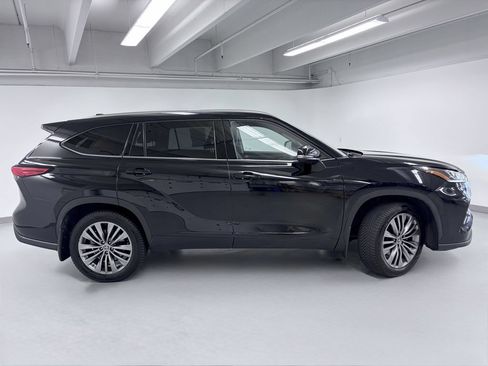 Used 2020 Toyota Highlander Platinum AWD/4WD image 6