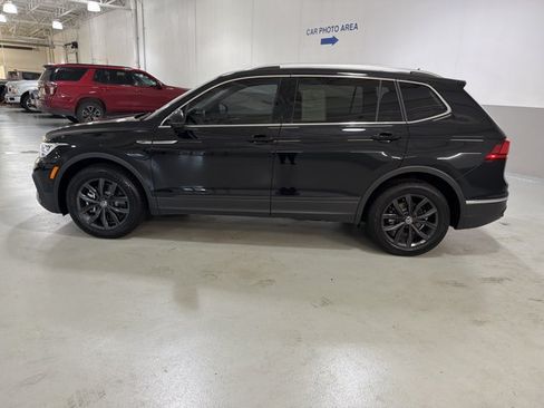 Certified 2024 Volkswagen Tiguan SE w/ Panoramic Sunroof Package AWD/4WD image 5