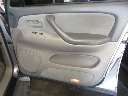 Used 2006 Toyota Sequoia SR5 AWD/4WD image 34