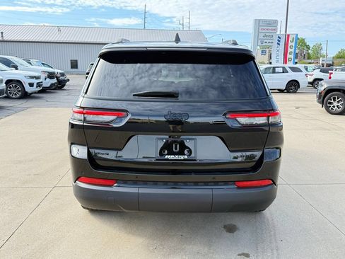 Used 2024 Jeep Grand Cherokee L Limited w/ Black Appearance Package AWD/4WD image 6