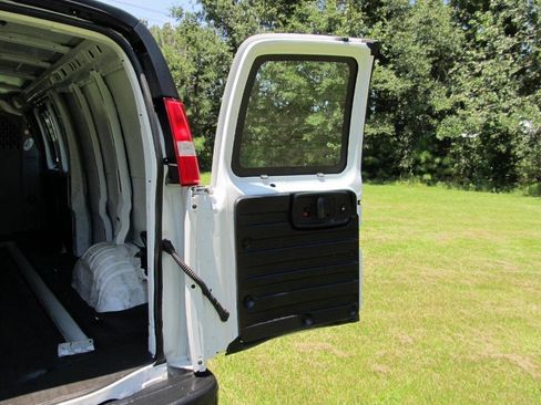 Used 2022 GMC Savana 3500 G3500 w/ Driver Convenience Package image 25