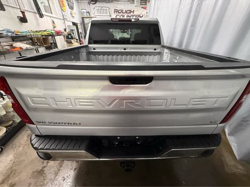 Used 2022 Chevrolet Silverado 1500 LT w/ Z71 Off-Road Package image 7