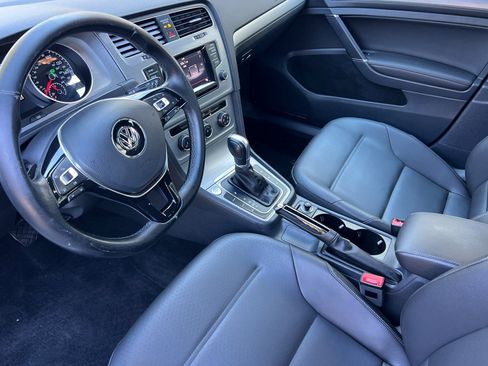 Used 2015 Volkswagen Golf TDI image 10