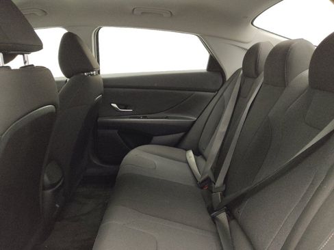 Used 2025 Hyundai Elantra SE w/ Cargo Package FWD image 18
