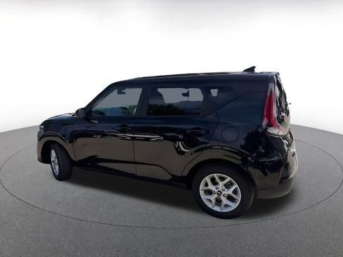 Used 2025 Kia Soul LX w/ LX Technology Package image 10