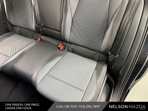 Used 2025 Volkswagen Tiguan SE AWD/4WD image 39