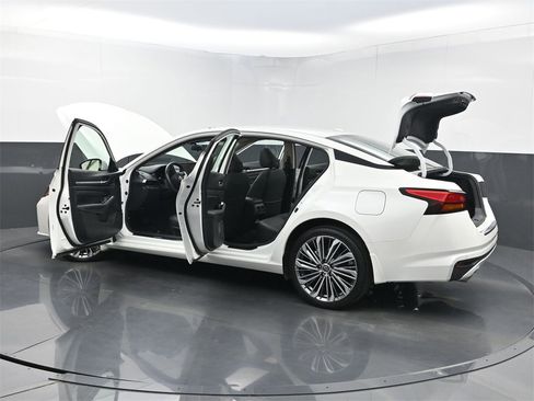 Used 2023 Nissan Altima 2.5 SL image 38