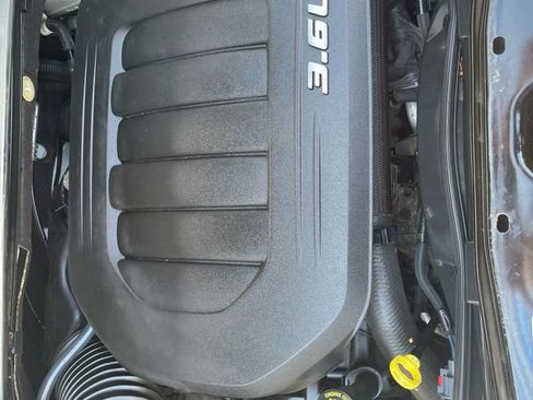 Used 2016 Chrysler Town & Country Touring FWD image 23