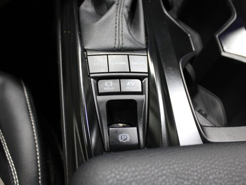 Used 2025 Toyota Camry SE image 21