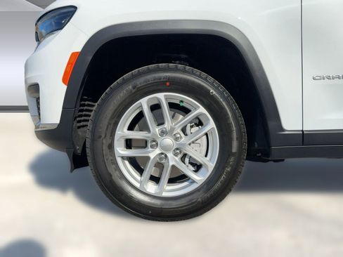 New 2025 Jeep Grand Cherokee L Laredo image 10