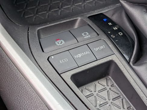 Used 2024 Toyota RAV4 XLE FWD image 31