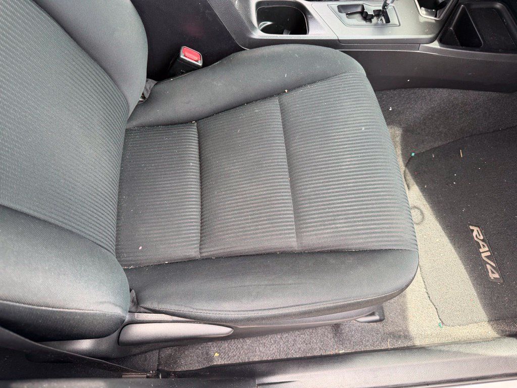 Used 2016 Toyota RAV4 LE FWD image 16