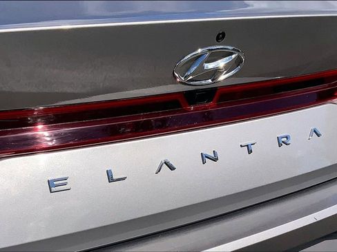 Used 2023 Hyundai Elantra SEL w/ Convenience Package image 8