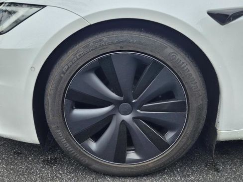 Used 2022 Tesla Model S AWD image 17