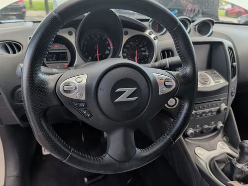 Used 2016 Nissan 370Z Touring Sport RWD image 21