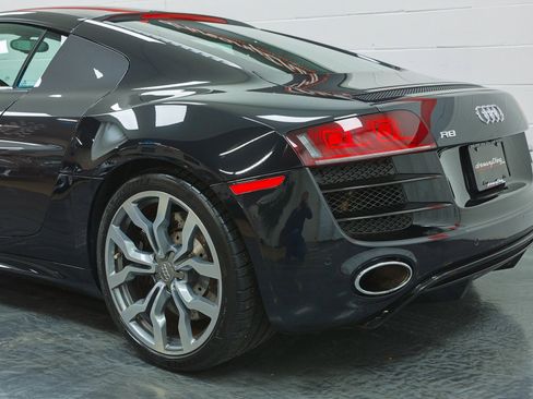 Used 2011 Audi R8 V10 image 19