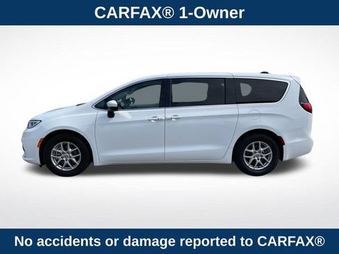 Used 2023 Chrysler Pacifica Touring-L FWD image 2