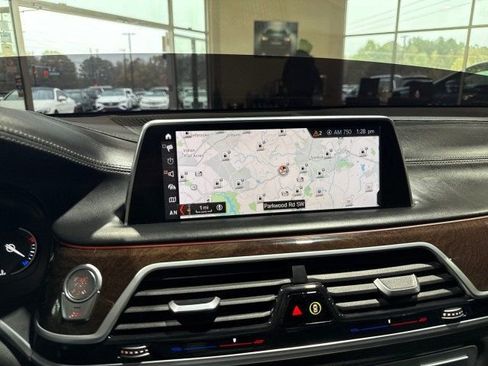 Used 2019 BMW 750i image 25