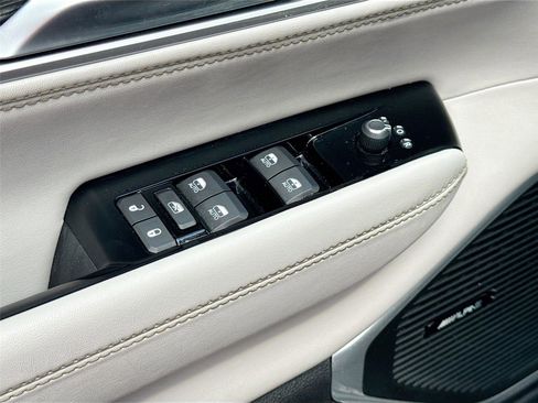 Used 2022 Jeep Wagoneer Series III w/ Flexible Seating Group image 18