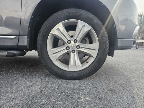 Used 2013 Toyota Highlander Limited image 19