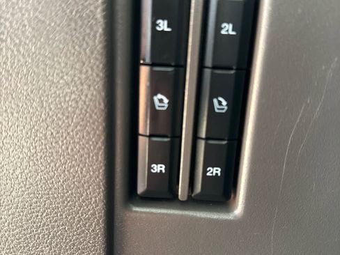 Used 2021 Ford Expedition Limited image 19