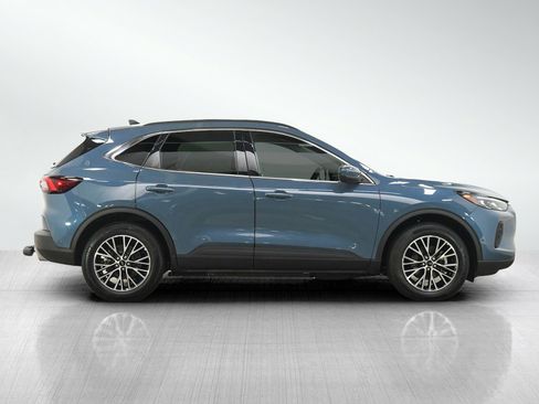 Used 2023 Ford Escape SE w/ PHEV Premium Package FWD image 6