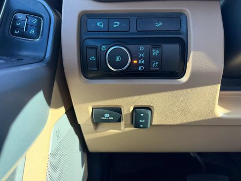Used 2023 Ford F350 Lariat w/ Lariat Ultimate Package AWD/4WD image 13