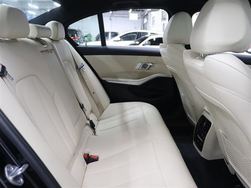 Used 2019 BMW 330i xDrive Sedan w/ Premium Package image 16