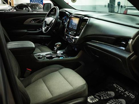 Used 2023 Chevrolet Traverse LT image 14