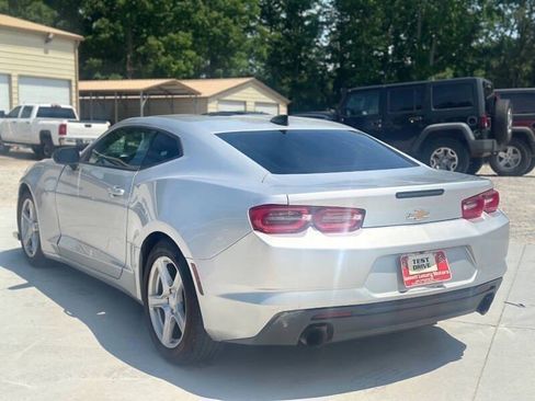 Used 2019 Chevrolet Camaro LT RWD image 4