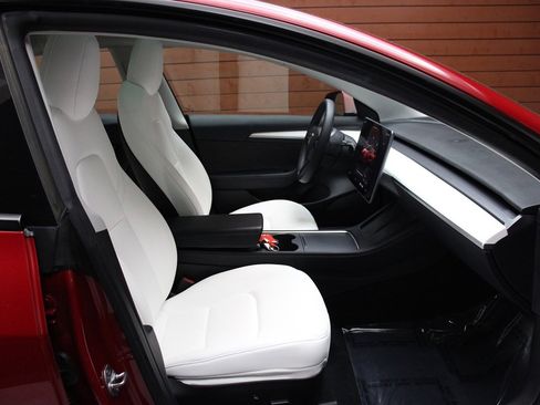 Used 2022 Tesla Model 3 image 2